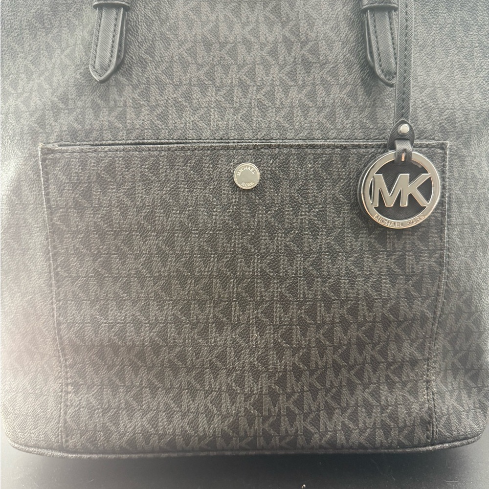 EUC MICHAEL Michael Kors Jet Set Large Logo Pocket Tote Bag in black and grey - Picture 2 of 6